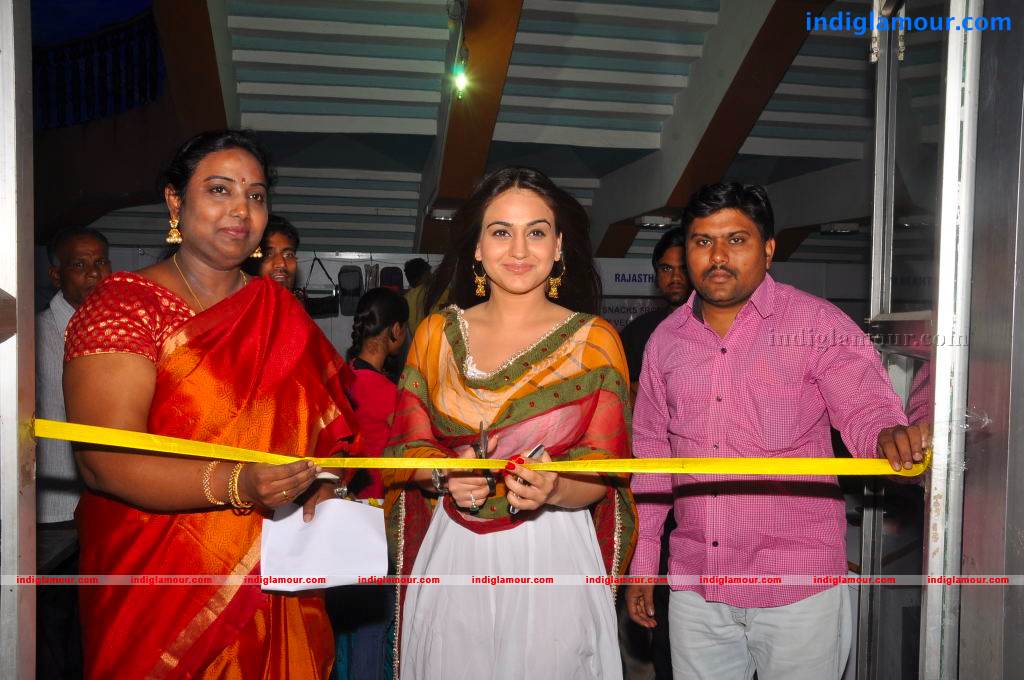 Aksha Actress hd photo