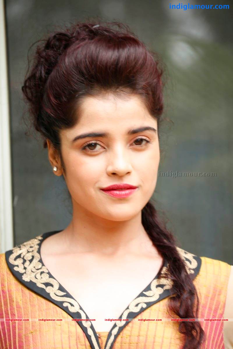 Piya Bajpai Actress hd photo
