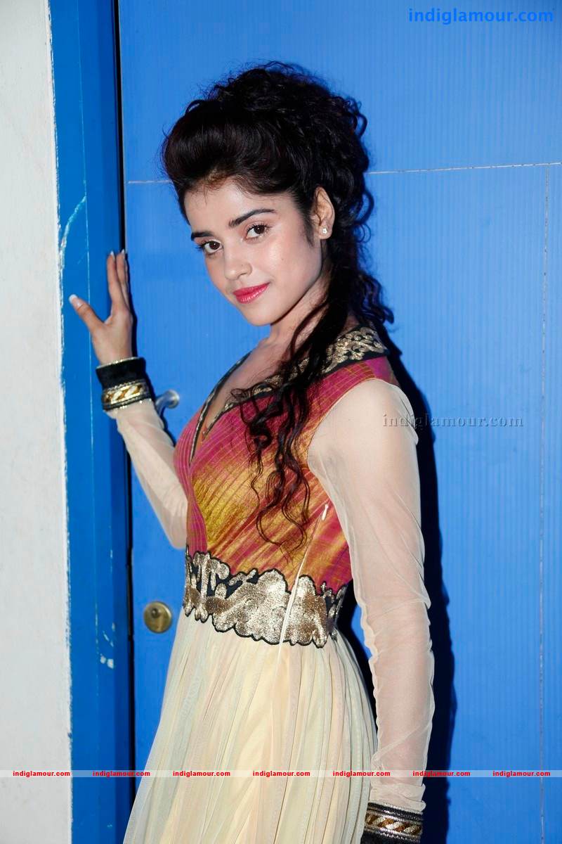 Piya Bajpai Actress hd photo