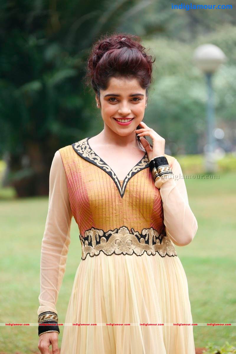 Piya Bajpai Actress hd photo