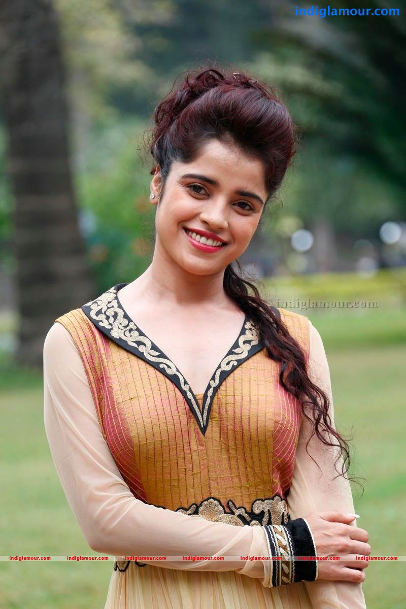 Piya Bajpai Actress hd photo