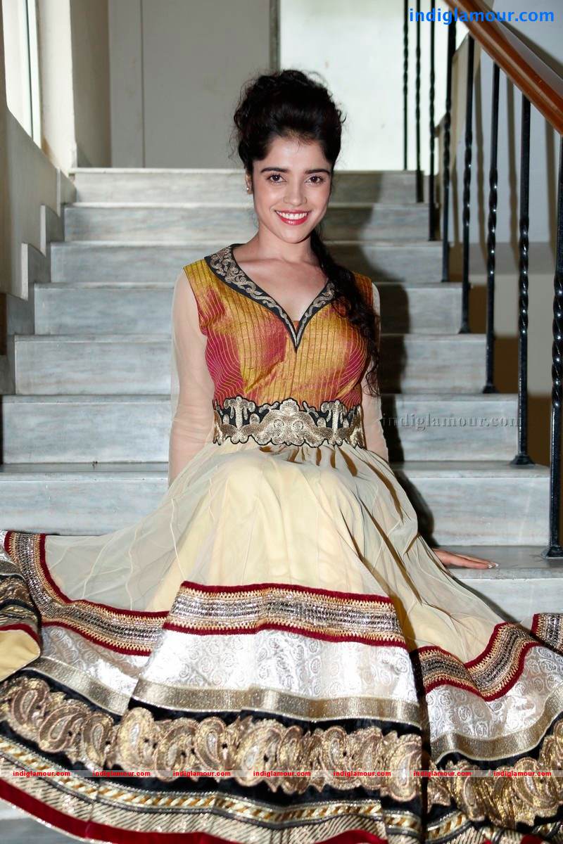 Piya Bajpai Actress hd photo