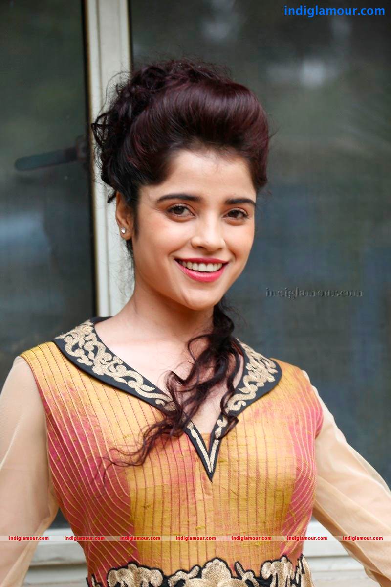 Piya Bajpai Actress hd photo