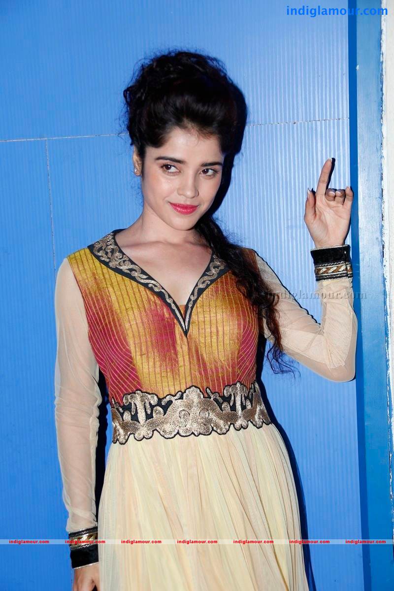 Piya Bajpai Actress hd photo