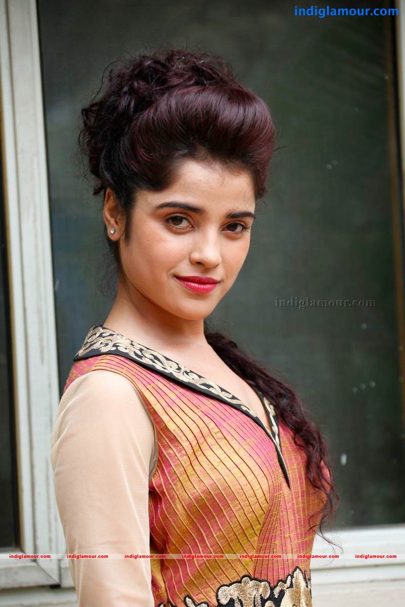 Piya Bajpai Actress hd photo