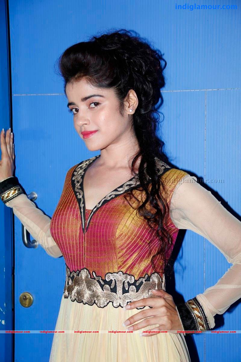 Piya Bajpai Actress hd photo