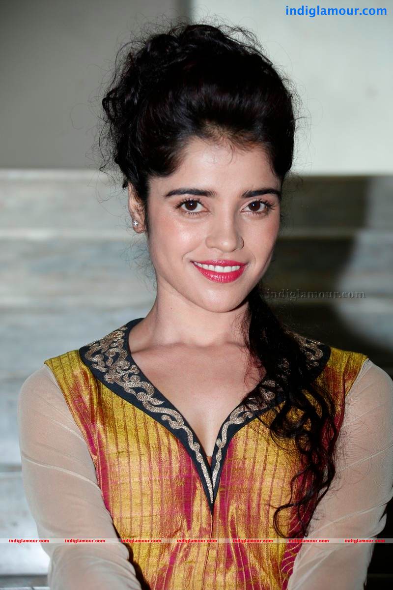 Piya Bajpai Actress hd photo
