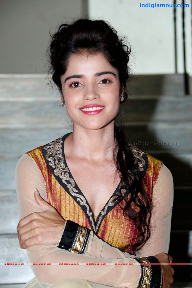 Piya Bajpai Actress hd photo