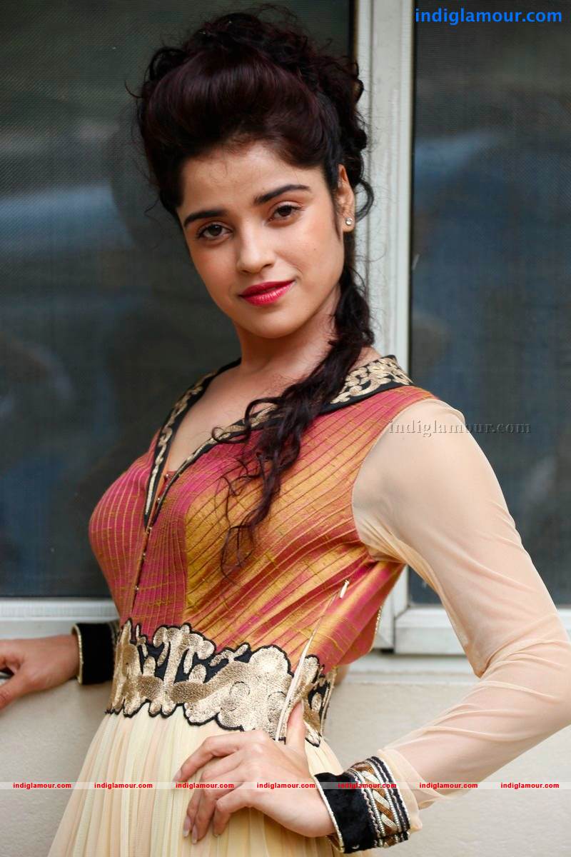 Piya Bajpai Actress hd photo
