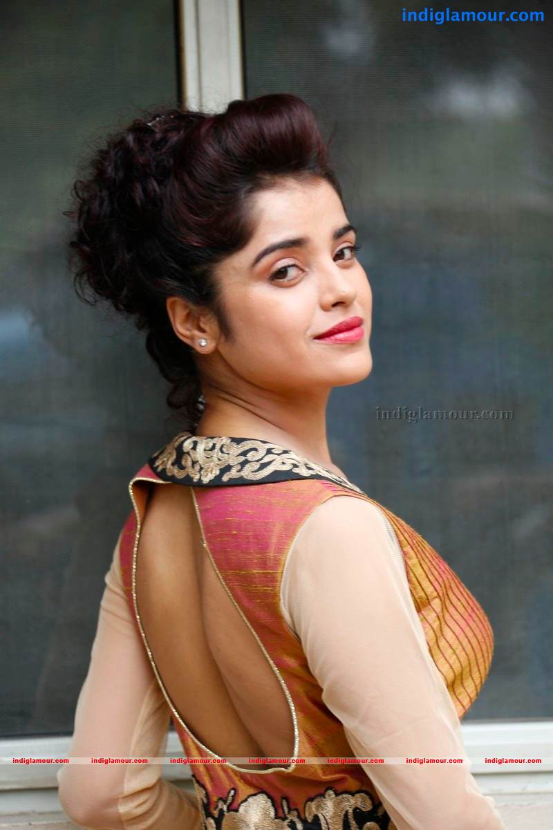 Piya Bajpai Actress hd photo