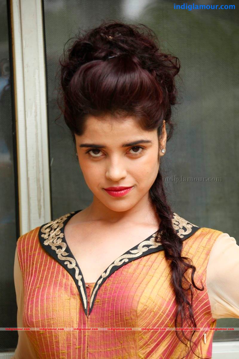 Piya Bajpai Actress hd photo