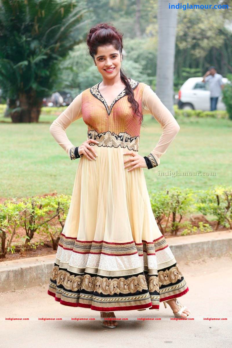Piya Bajpai Actress hd photo