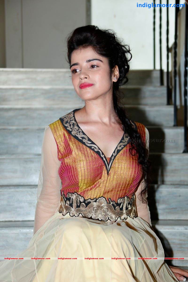 Piya Bajpai Actress hd photo