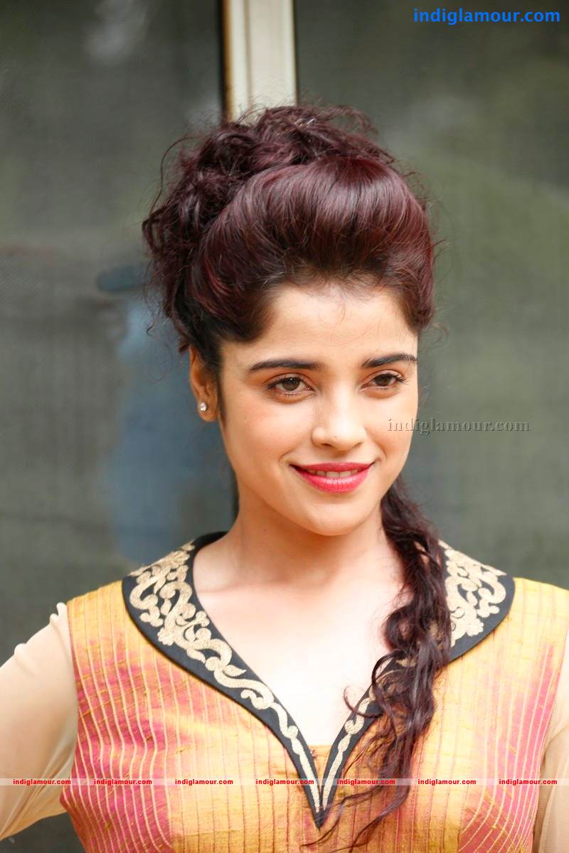 Piya Bajpai Actress hd photo