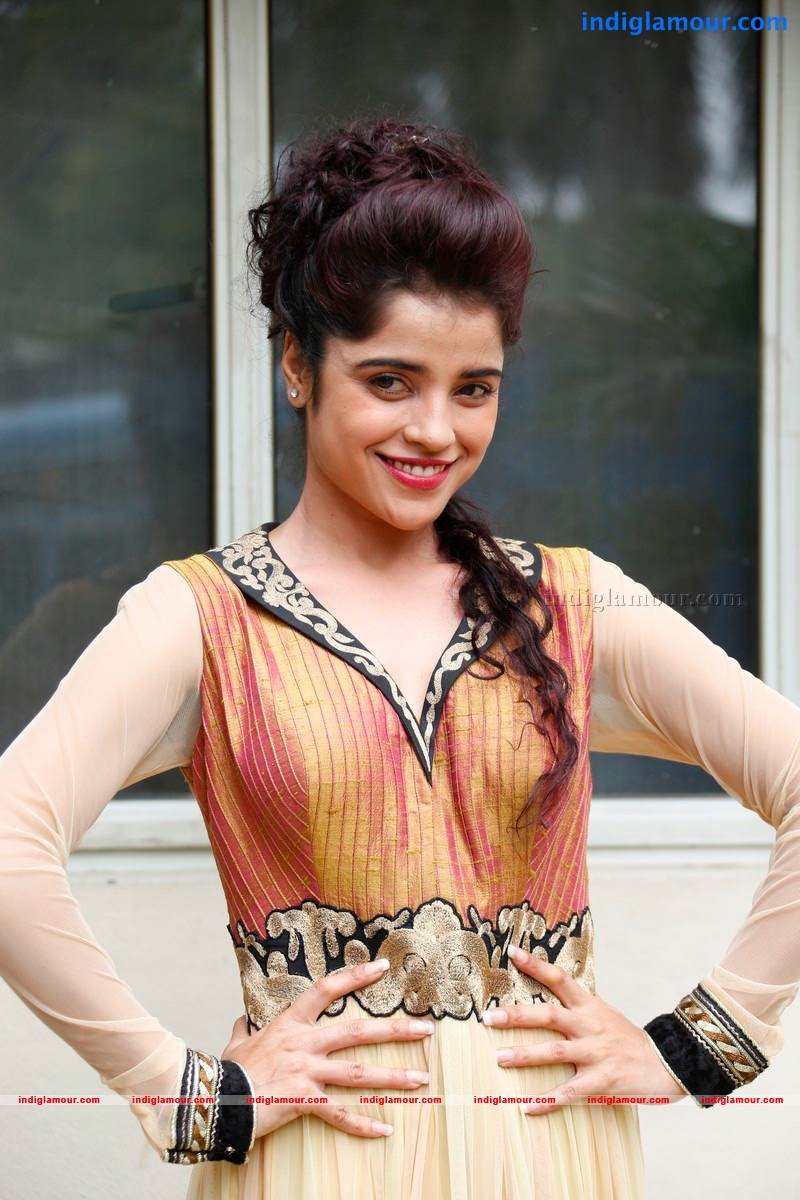 Piya Bajpai Actress hd photo