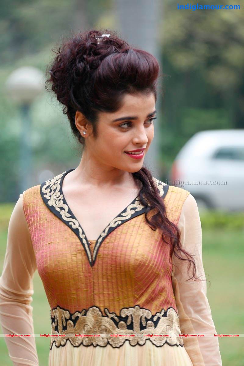 Piya Bajpai Actress hd photo