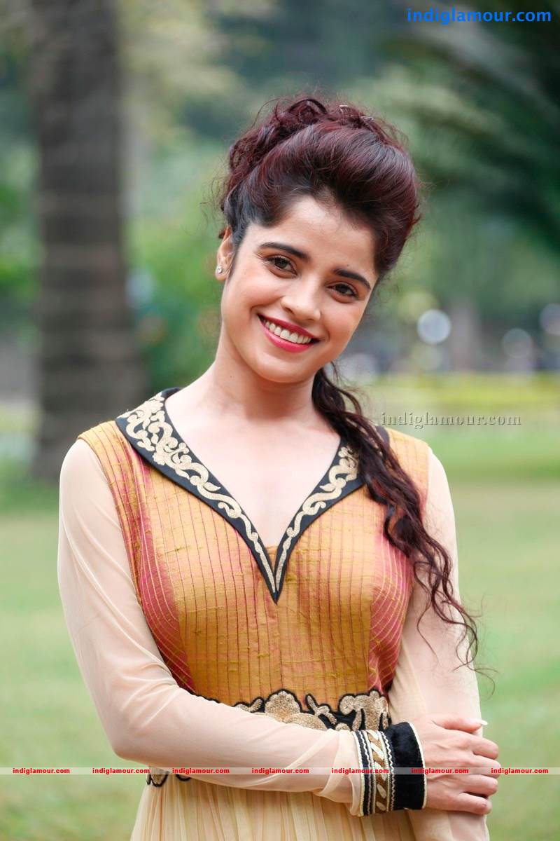 Piya Bajpai Actress hd photo