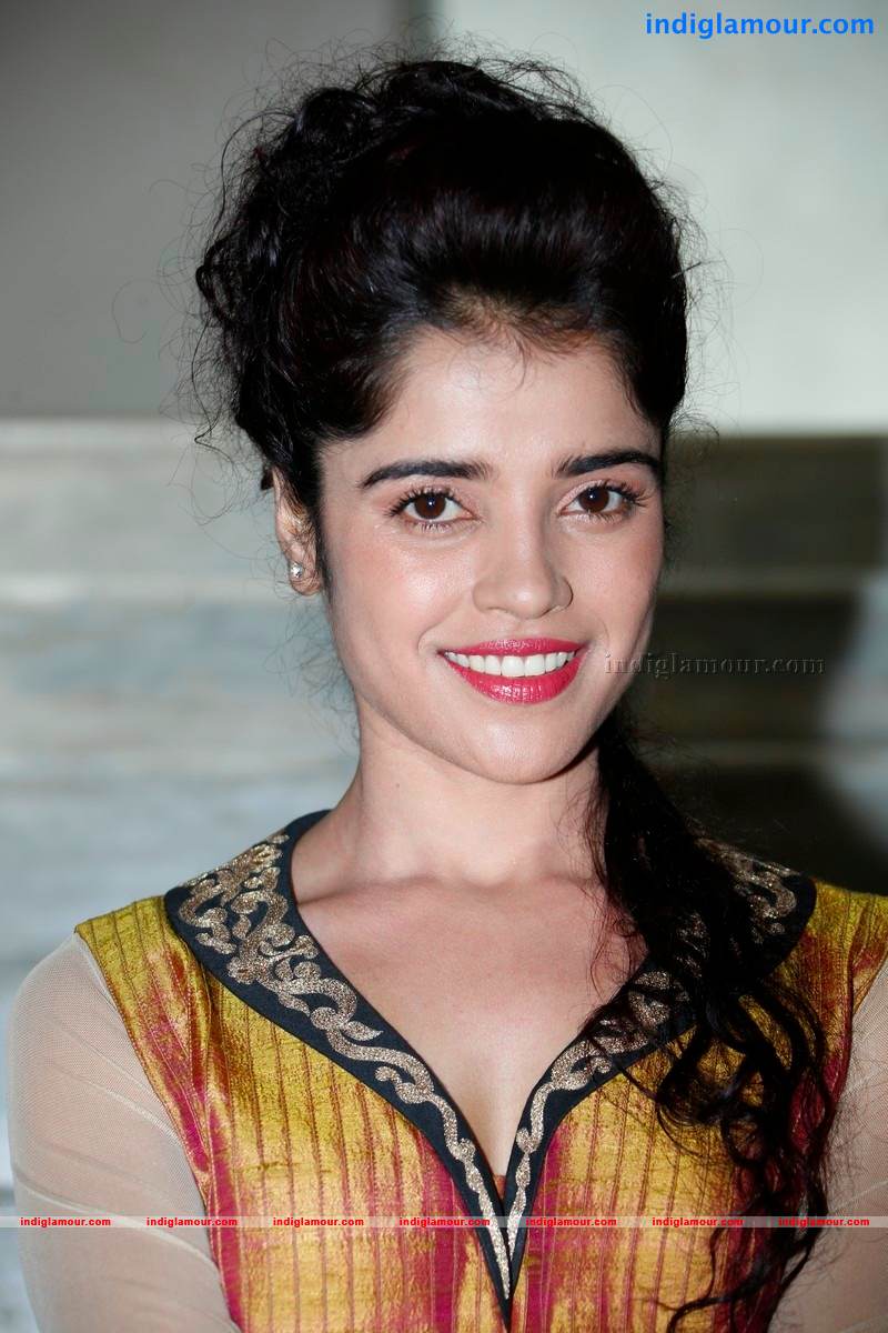 Piya Bajpai Actress hd photo