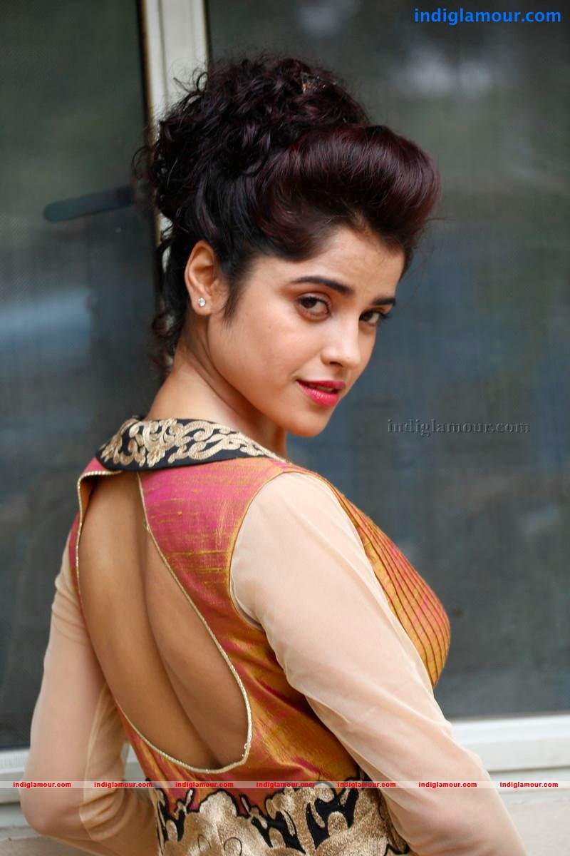 Piya Bajpai Actress hd photo