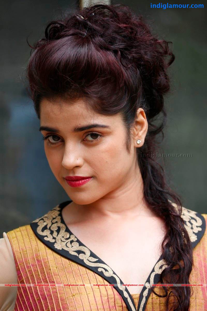 Piya Bajpai Actress hd photo