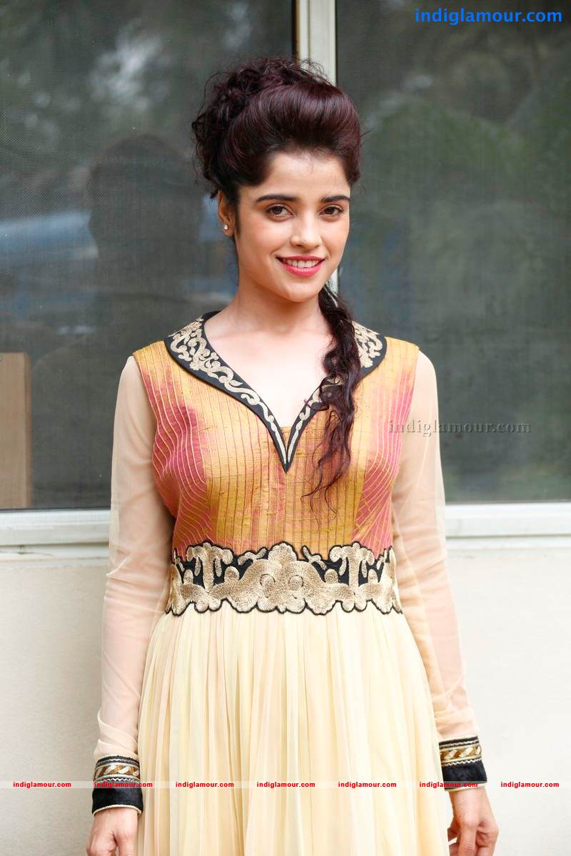 Piya Bajpai Actress hd photo