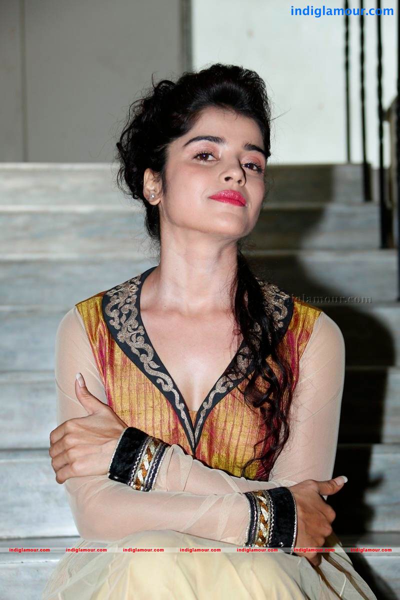 Piya Bajpai Actress hd photo