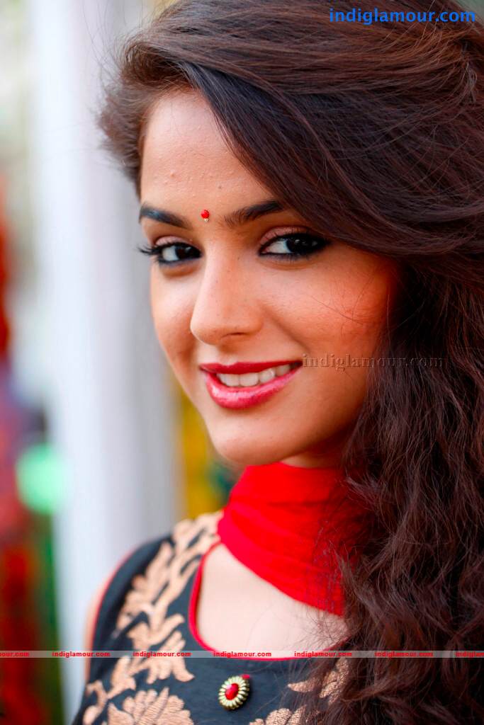 Asmitha Sood Actress hd photo