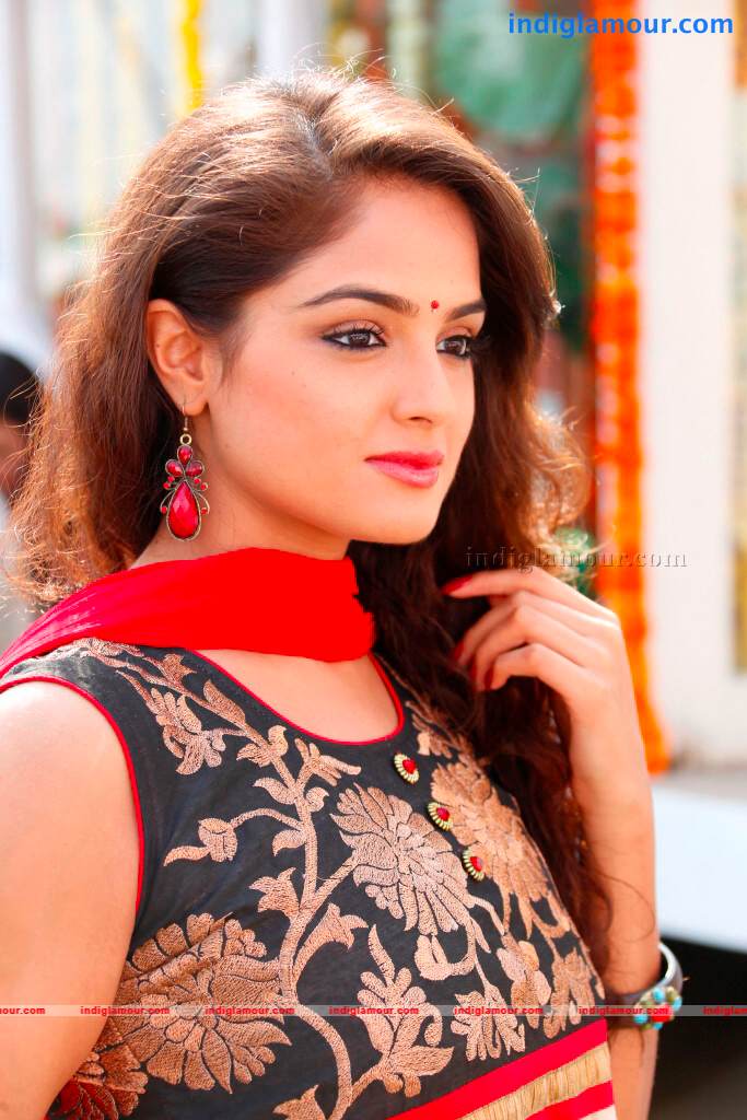 Asmitha Sood Actress hd photo