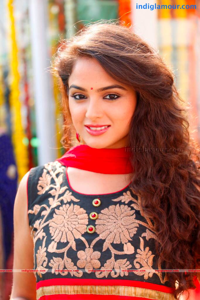 Asmitha Sood Actress hd photo