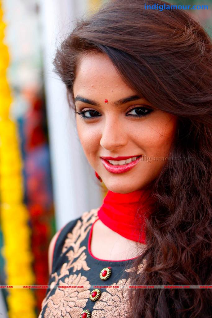 Asmitha Sood Actress hd photo
