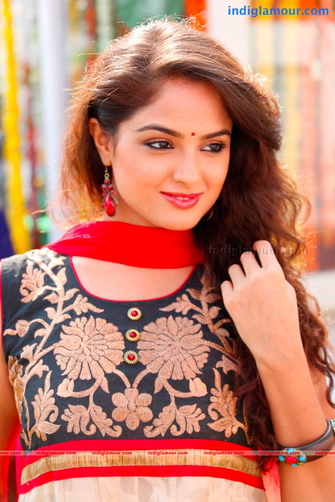 Asmitha Sood Actress hd photo