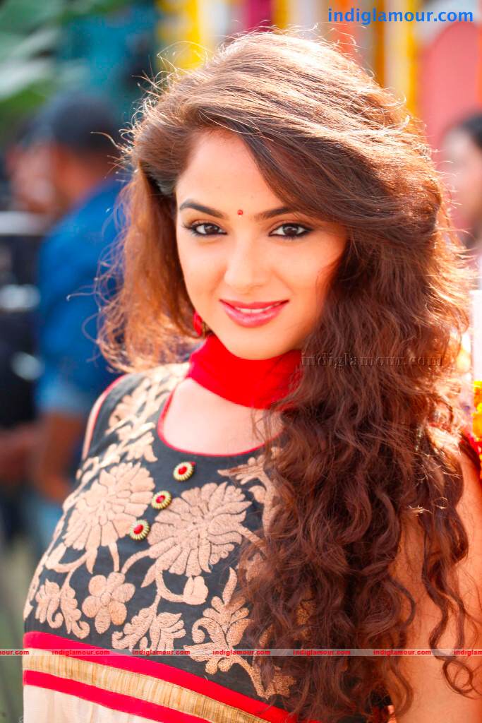 Asmitha Sood Actress hd photo