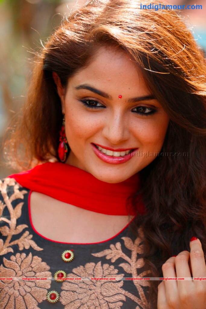 Asmitha Sood Actress hd photo