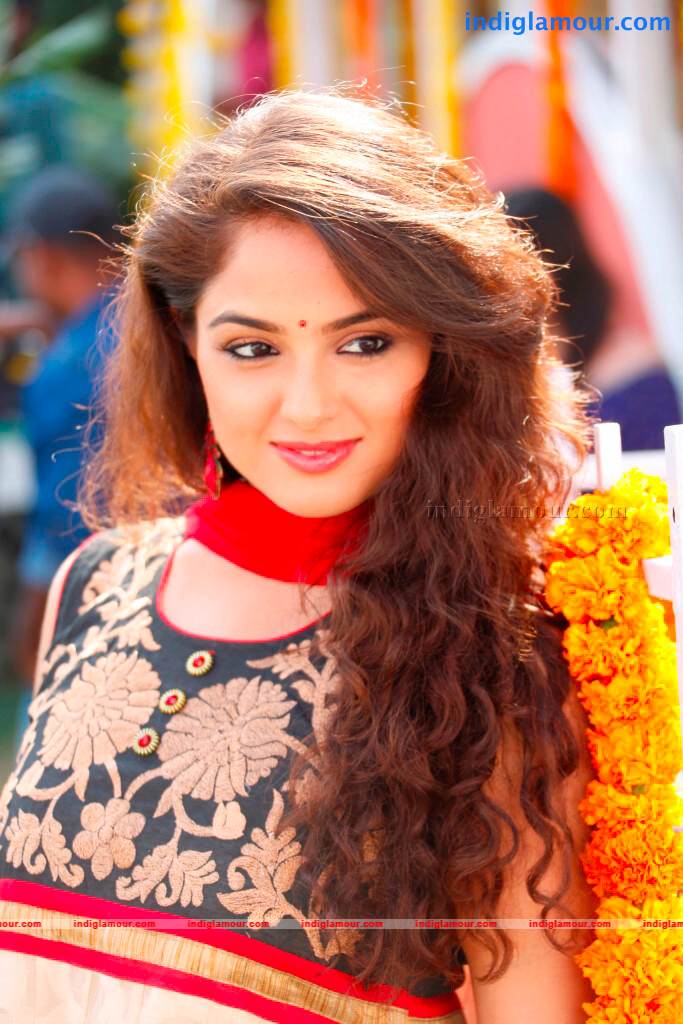 Asmitha Sood Actress hd photo