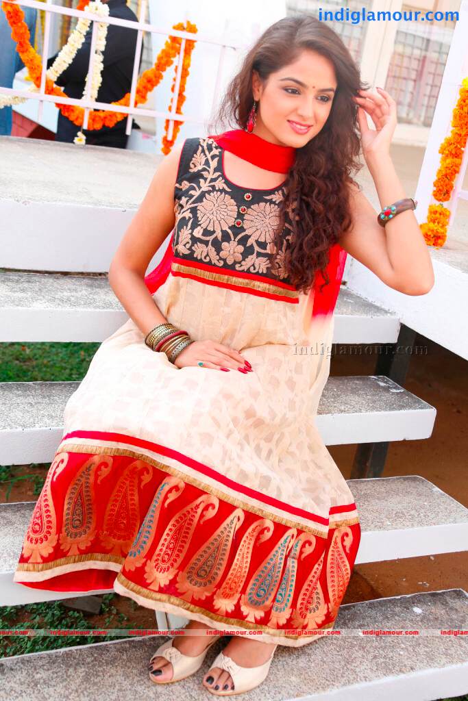 Asmitha Sood Actress hd photo