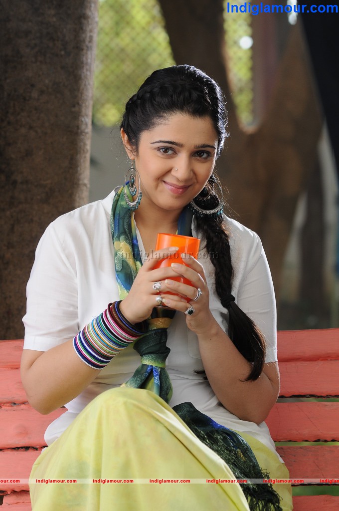 Charmi Actress hd photo