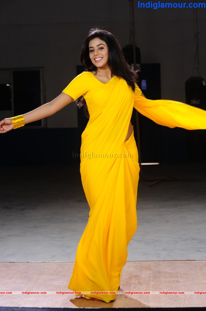 Poorna Actress hd photo