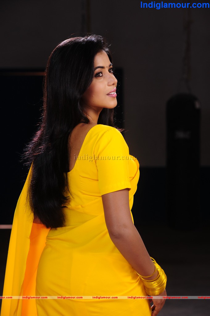 Poorna Actress hd photo