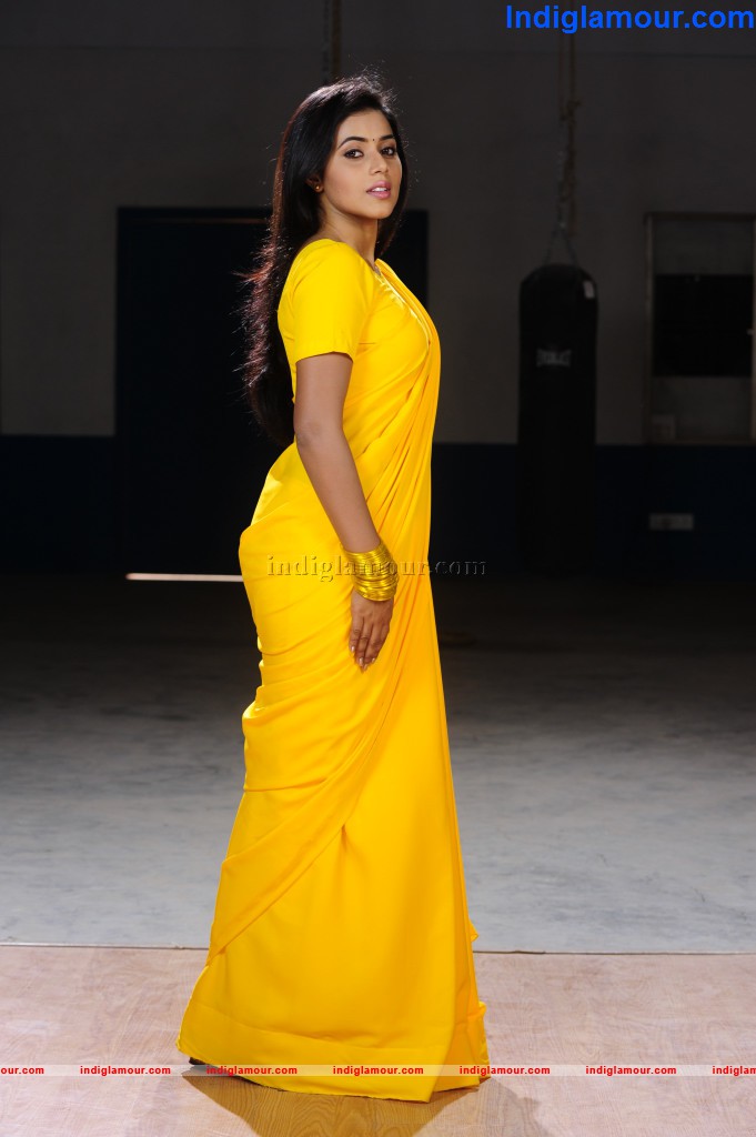 Poorna Actress hd photo