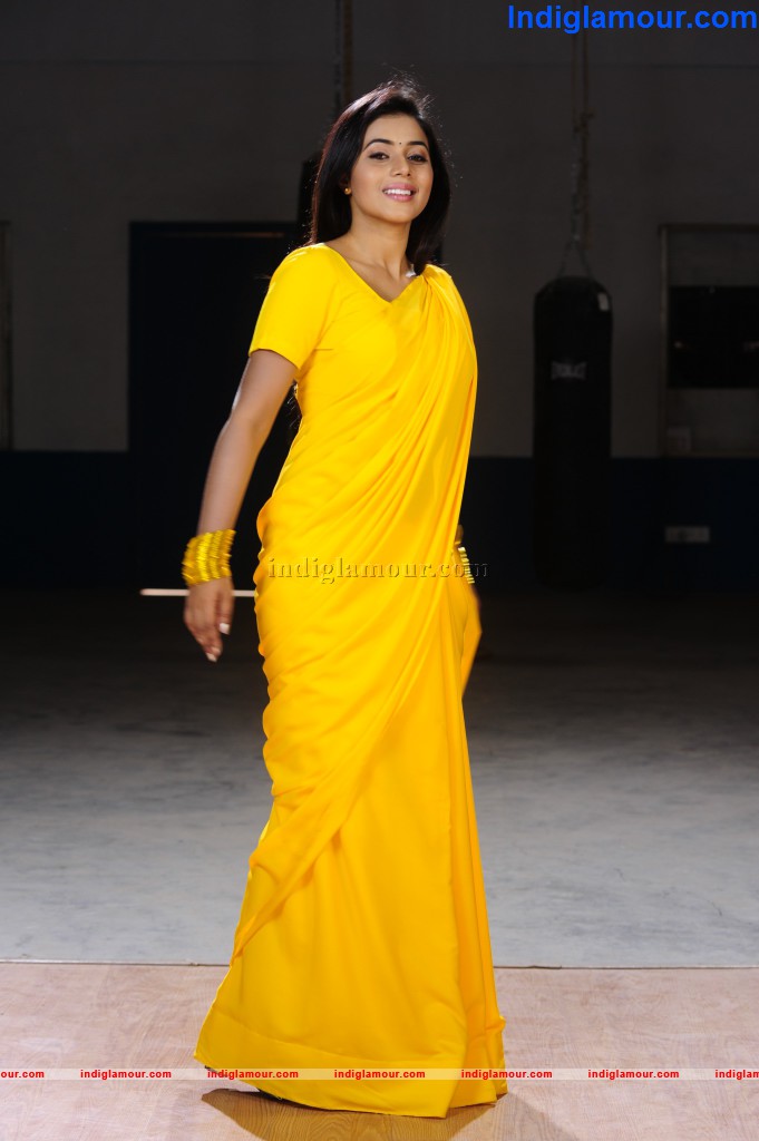 Poorna Actress hd photo