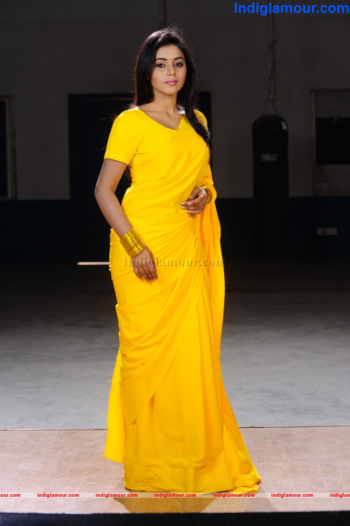 Poorna Actress hd photo