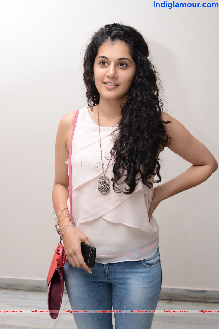 Tapsee Actress hd photo
