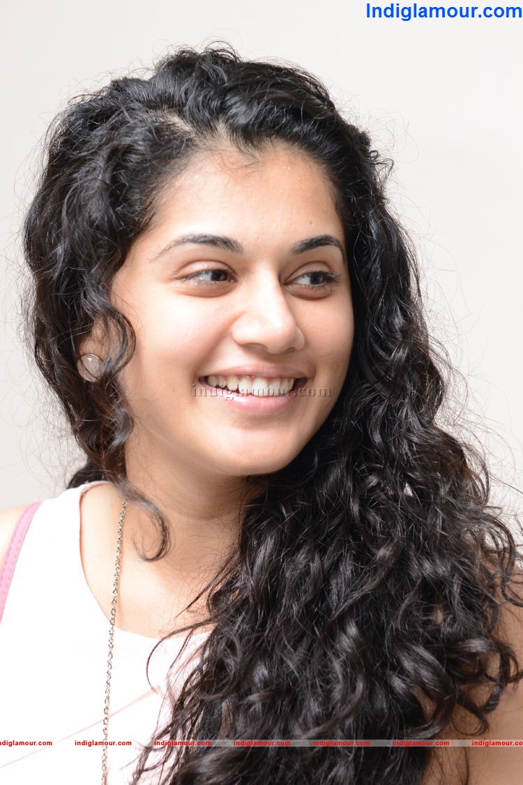 Tapsee Actress hd photo