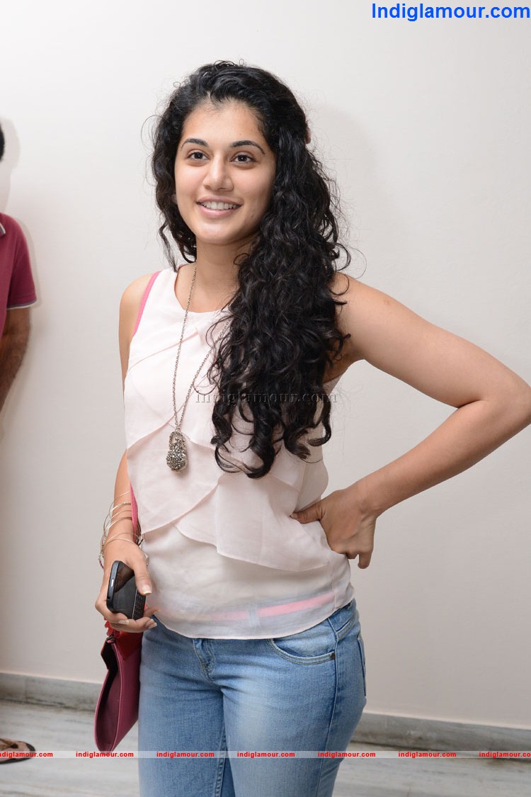Tapsee Actress hd photo