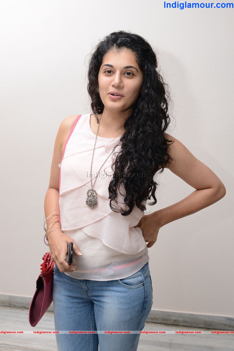 Tapsee Actress hd photo