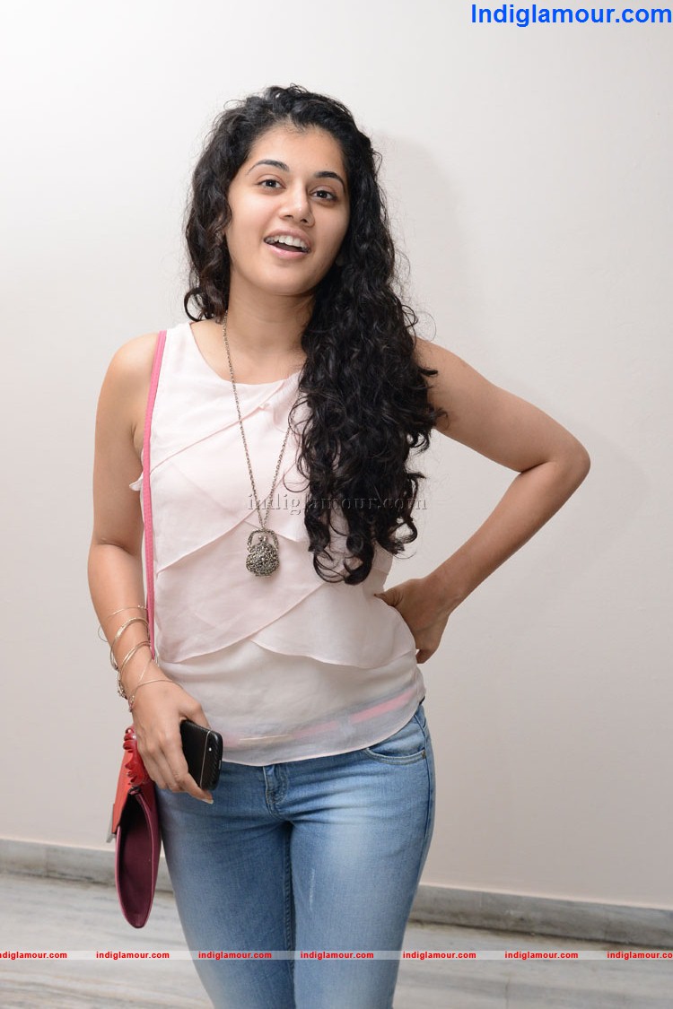 Tapsee Actress hd photo