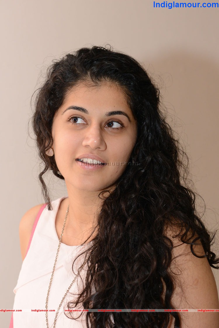 Tapsee Actress hd photo