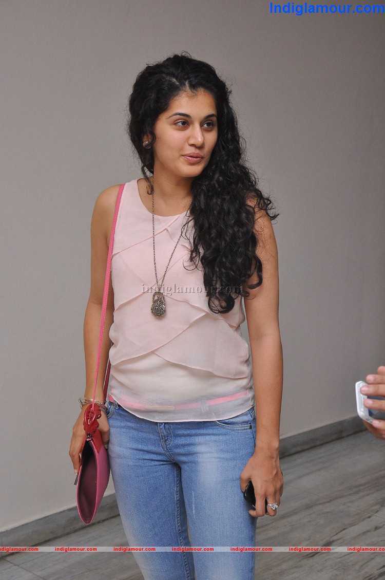 Tapsee Actress hd photo