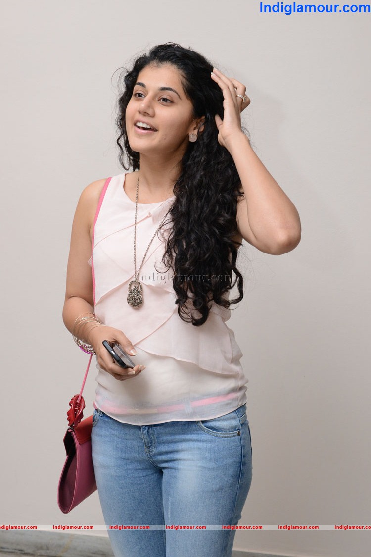 Tapsee Actress hd photo