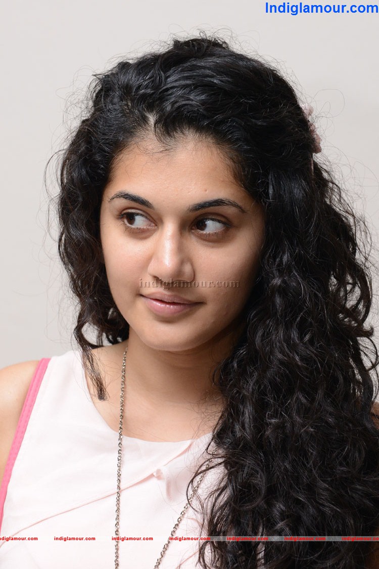 Tapsee Actress hd photo